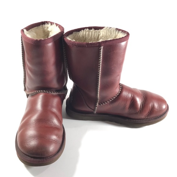 UGG Shoes - Ugg smooth leather short boot Sz 7 s/n 1005372